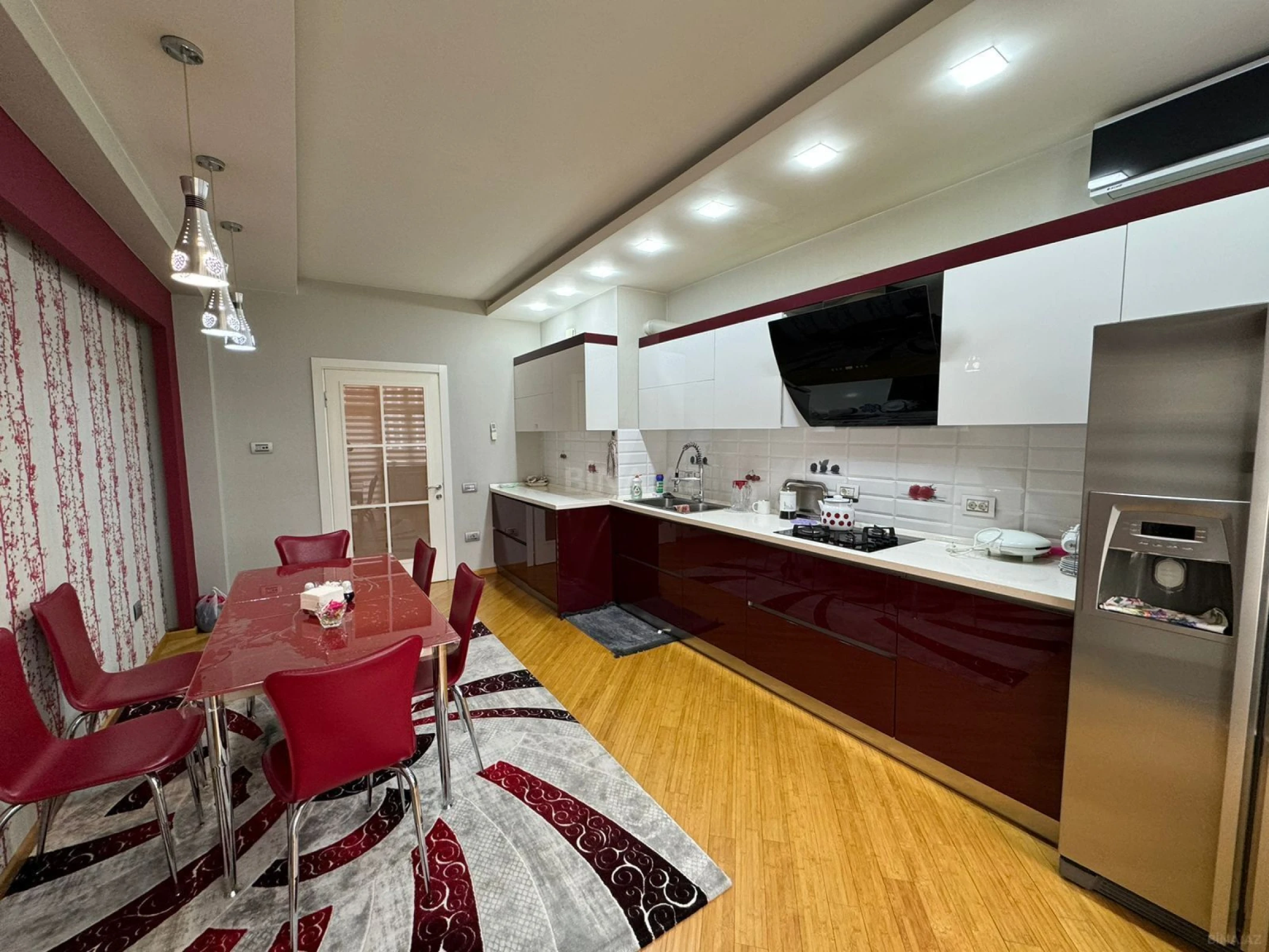 Satılır 4 otaqlı mənzil 188 m²