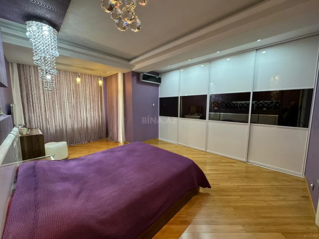 Satılır 4 otaqlı mənzil 188 m²