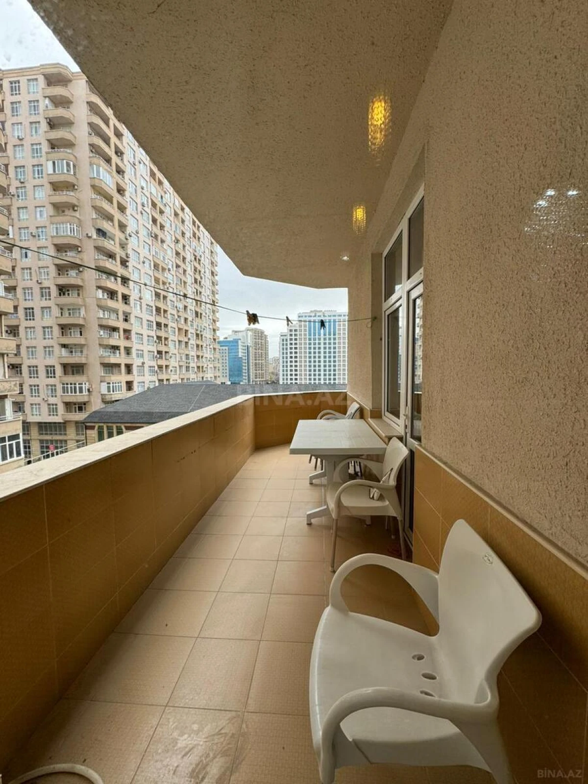 Satılır 4 otaqlı mənzil 188 m²