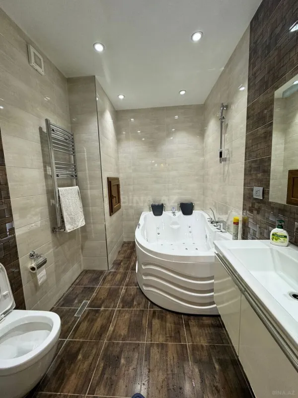 Satılır 4 otaqlı mənzil 188 m²