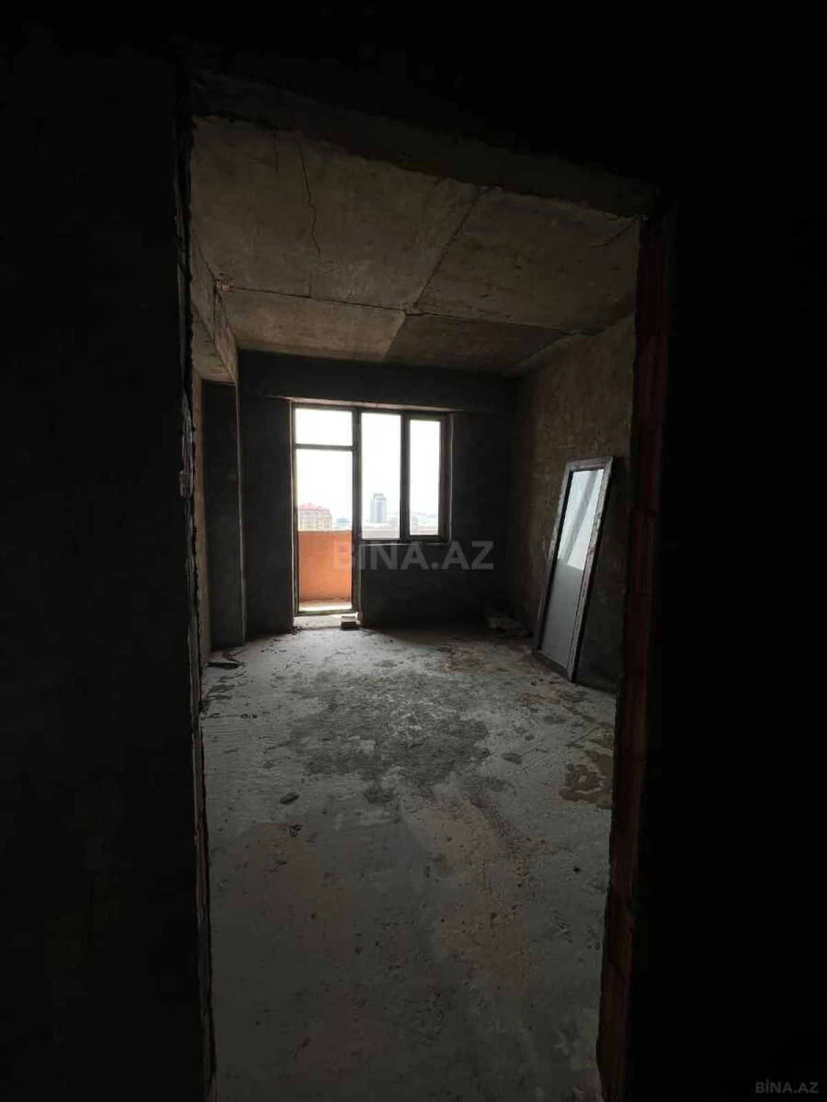 Satılır 4 otaqlı mənzil 187 m²