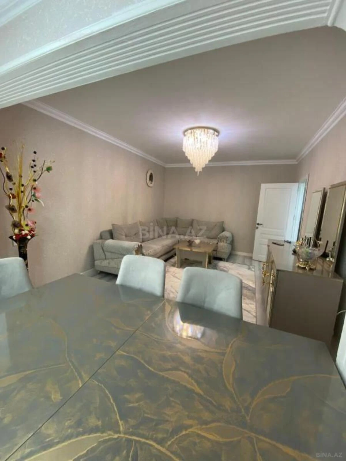 Satılır 4 otaqlı mənzil 95 m²