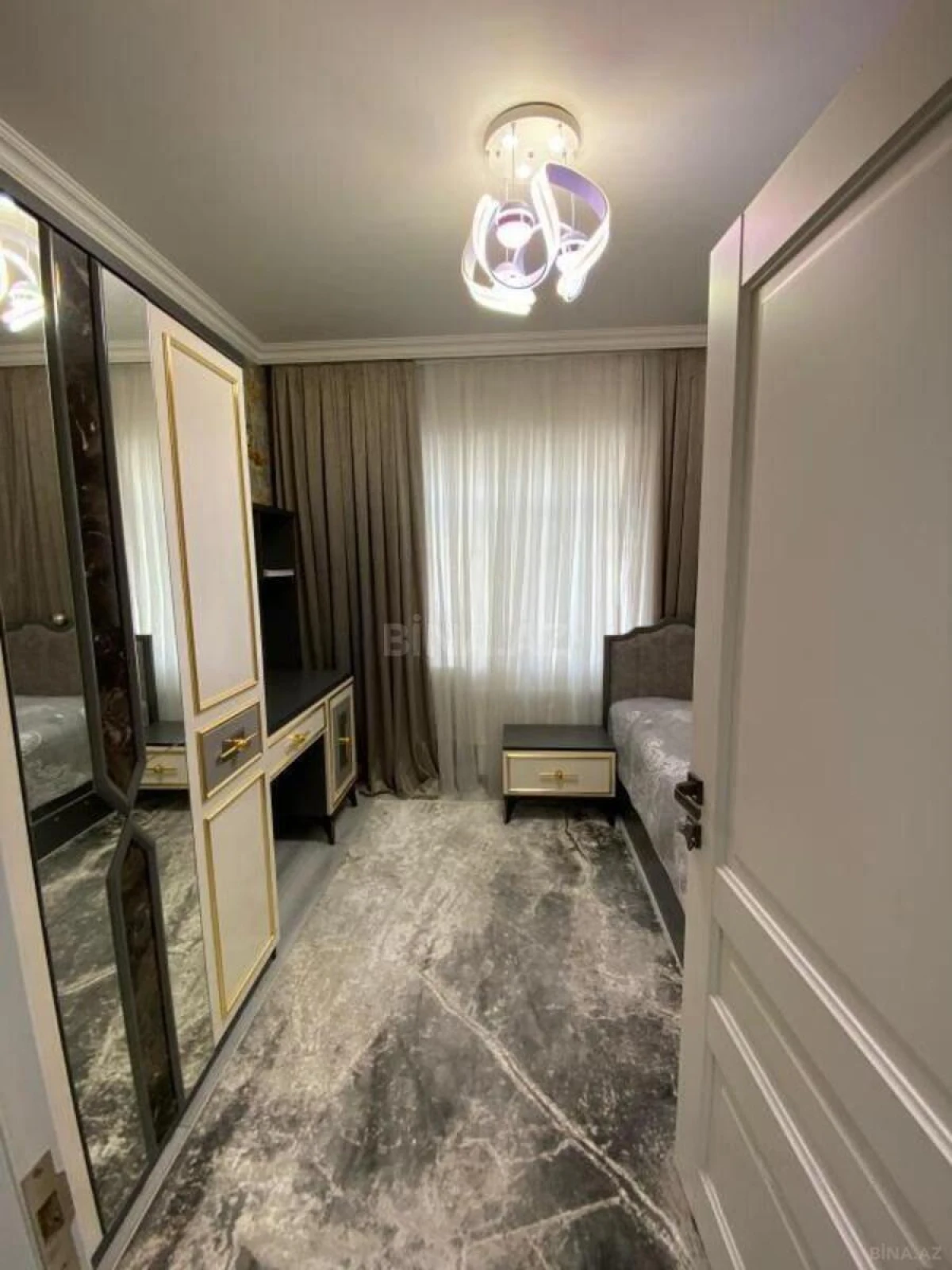Satılır 4 otaqlı mənzil 95 m²