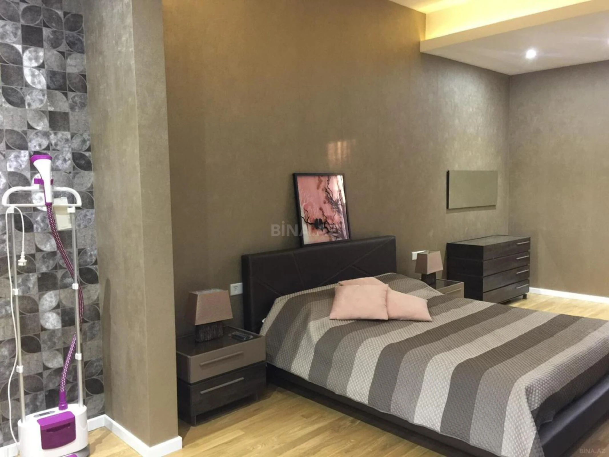 Satılır 4 otaqlı mənzil 210 m²