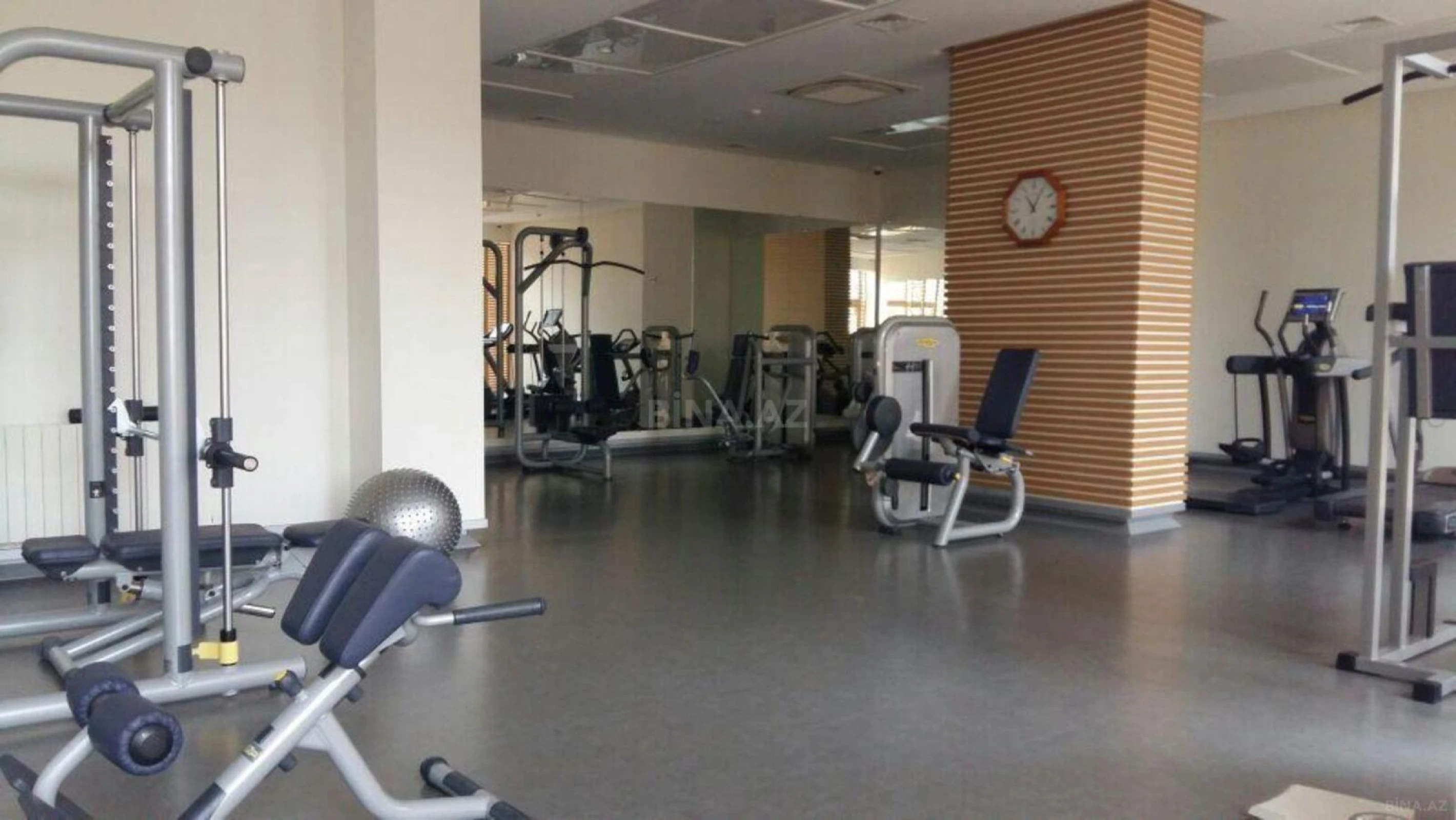 Satılır 4 otaqlı mənzil 210 m²