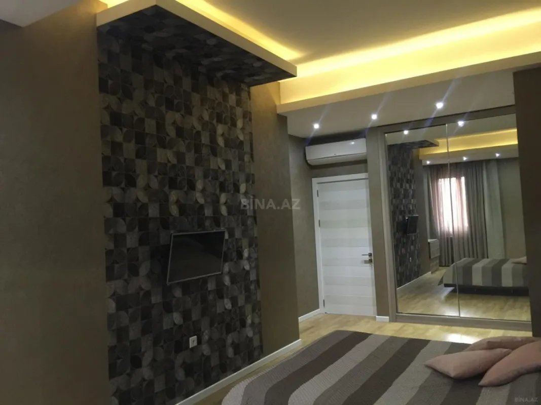 Satılır 4 otaqlı mənzil 210 m²