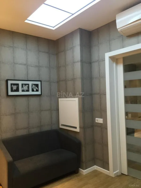 Satılır 4 otaqlı mənzil 210 m²