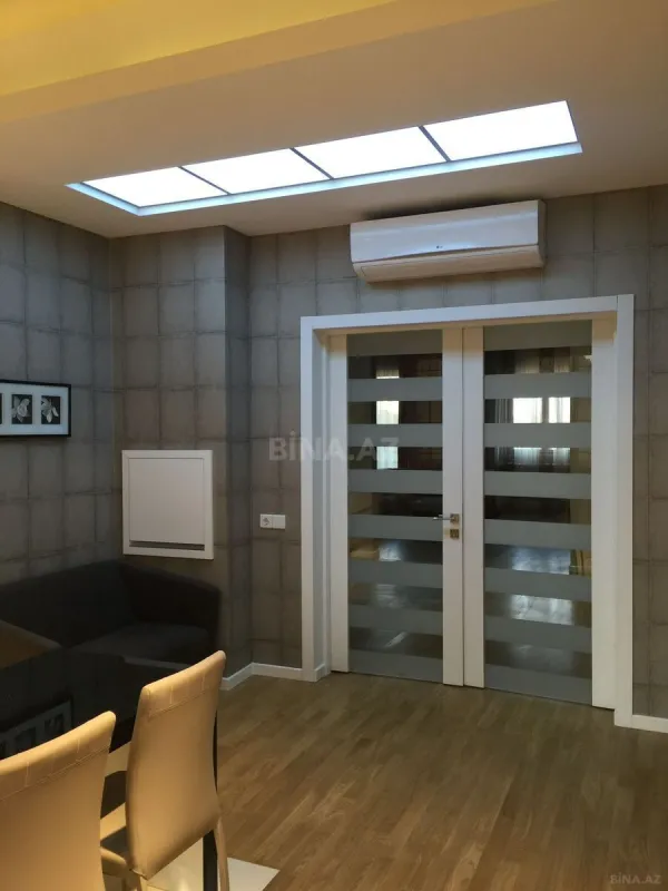 Satılır 4 otaqlı mənzil 210 m²