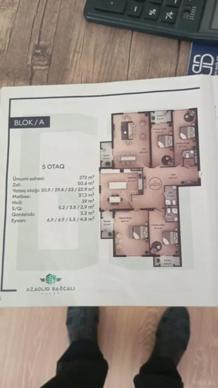 Satılır 5 otaqlı mənzil 272 m²