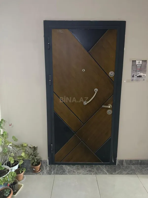 Satılır 5 otaqlı mənzil 272 m²