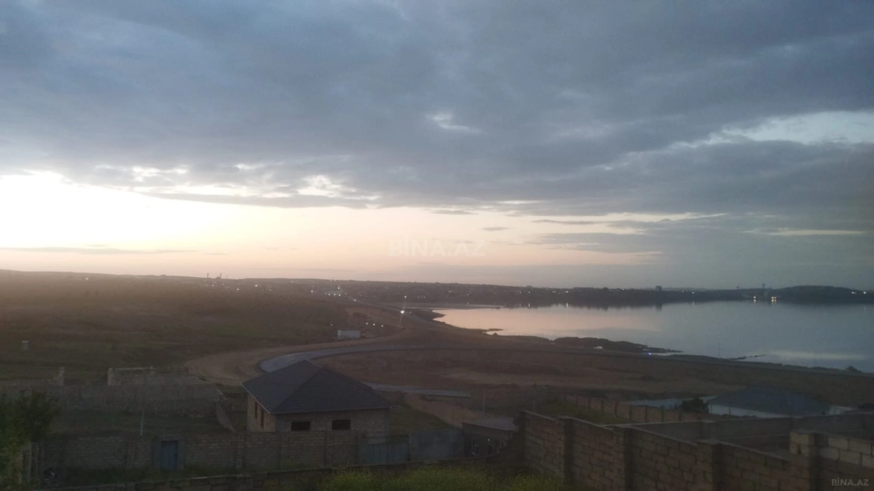 Satılır 5 otaqlı həyət evi 220 m²