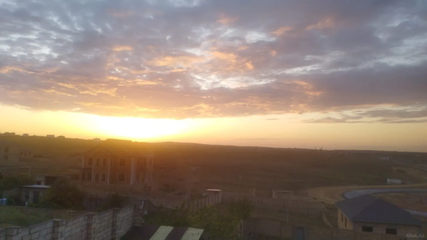 Satılır 5 otaqlı həyət evi 220 m²