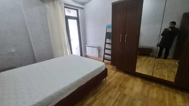 Kirayə verilir 2 otaqlı mənzil 90 m²