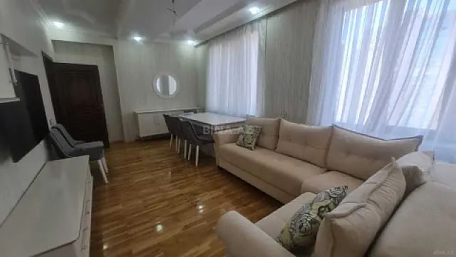Kirayə verilir 2 otaqlı mənzil 90 m²