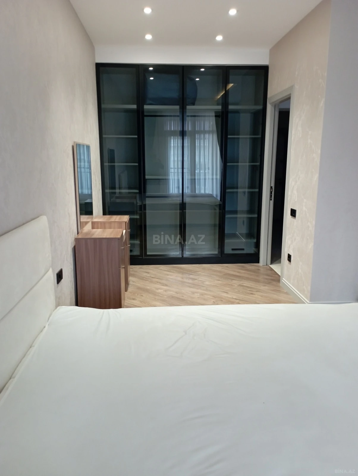 Kirayə verilir 2 otaqlı mənzil 74 m²