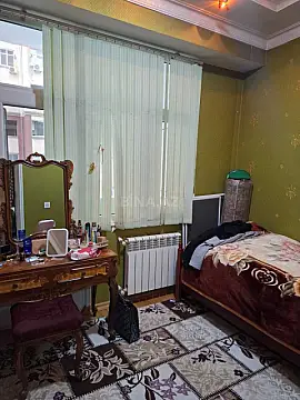 Satılır 3 otaqlı mənzil 137 m²