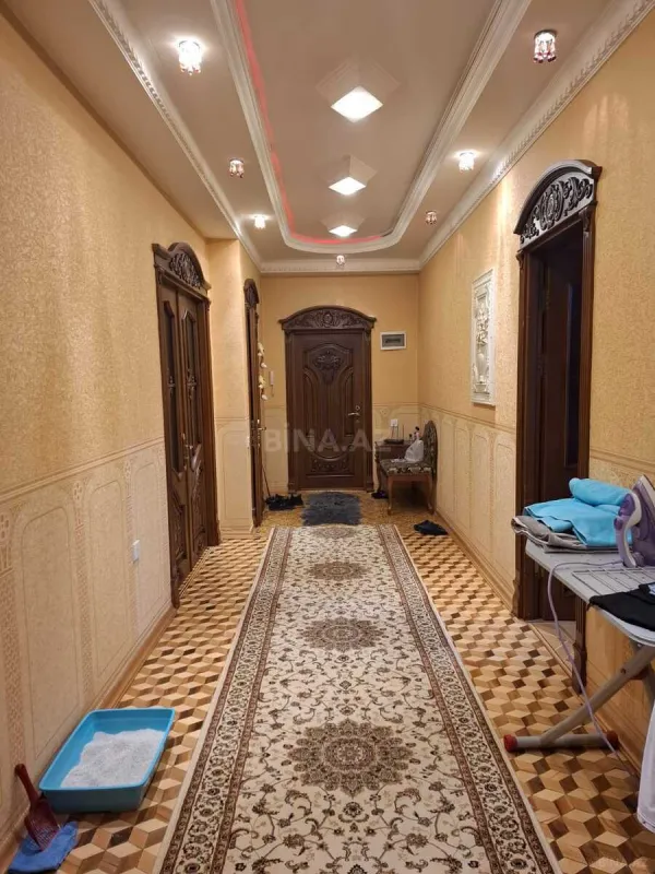 Satılır 3 otaqlı mənzil 137 m²