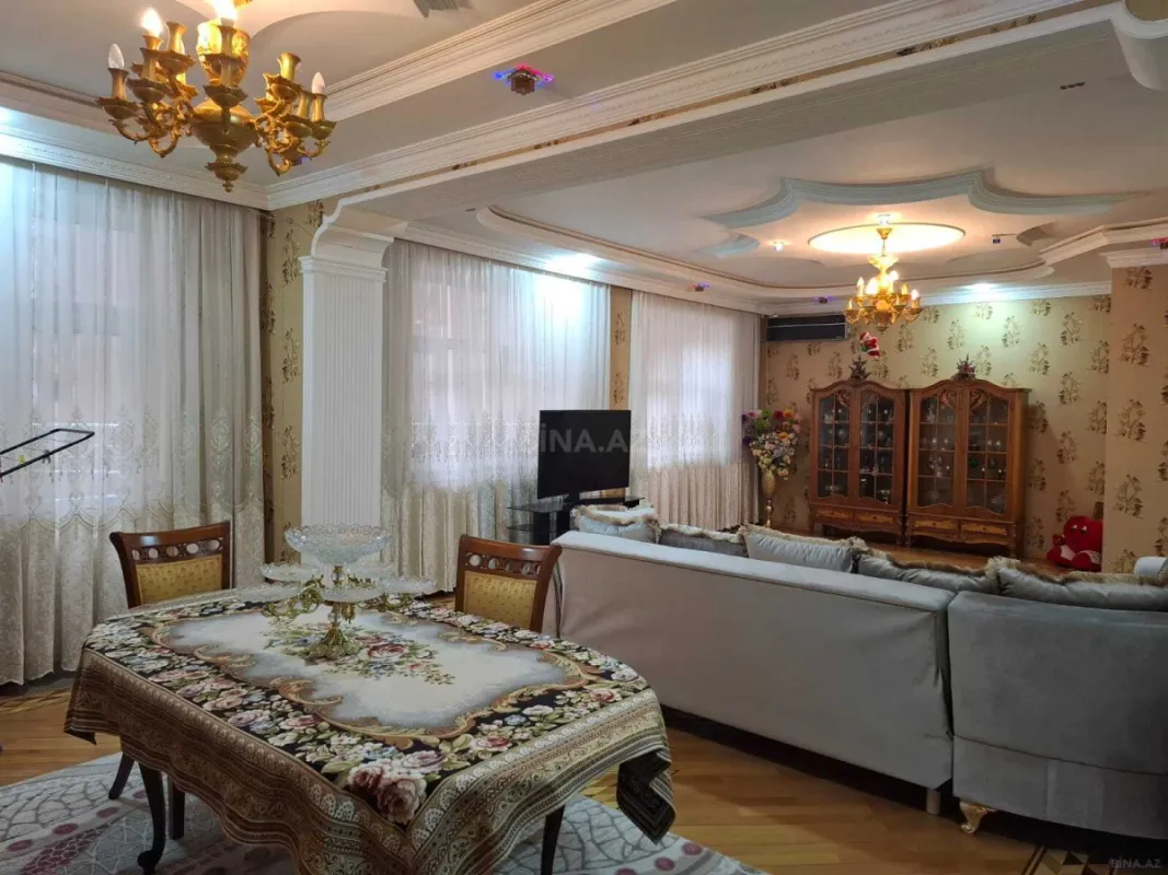 Satılır 3 otaqlı mənzil 137 m²