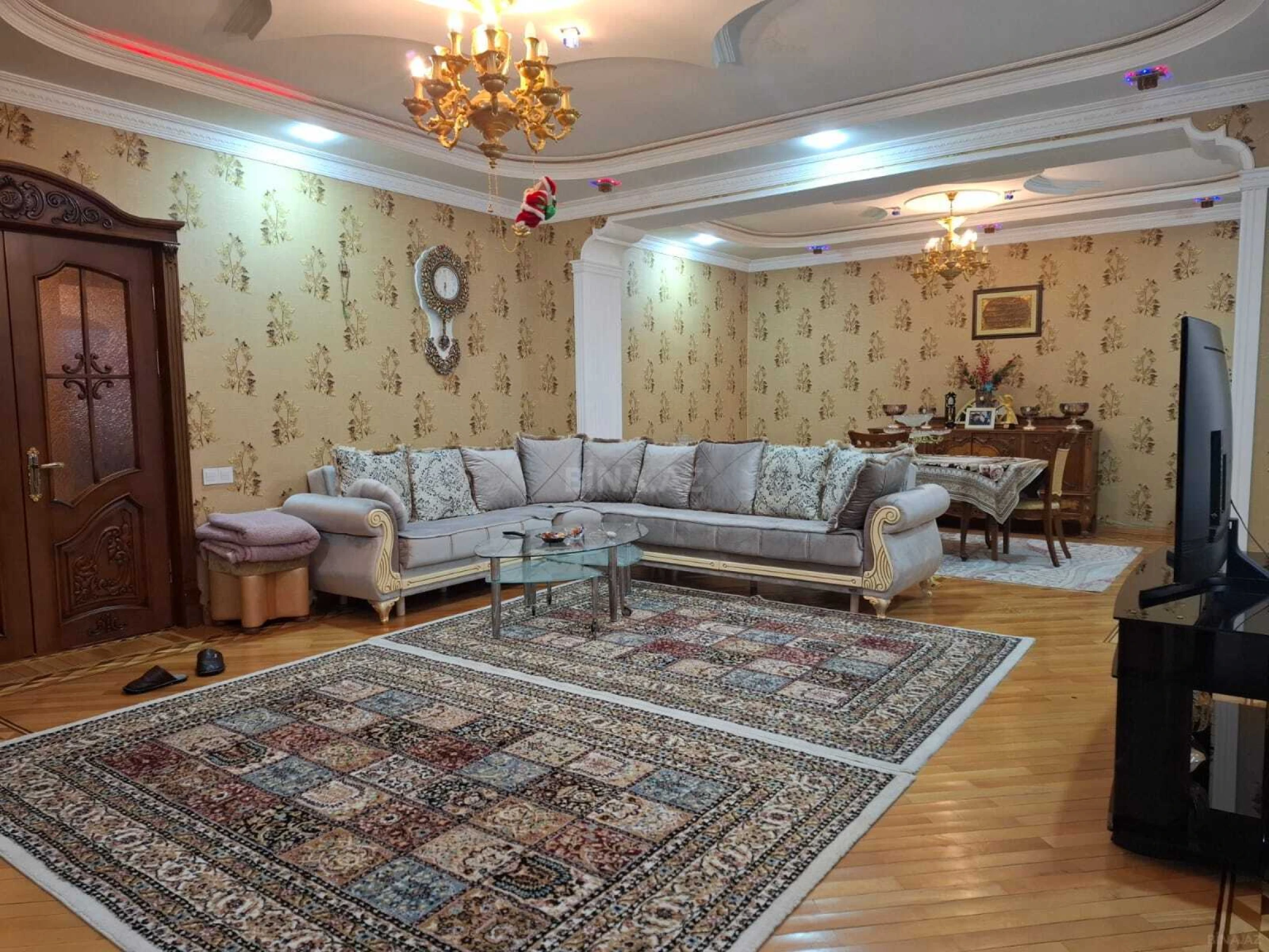 Satılır 3 otaqlı mənzil 137 m²