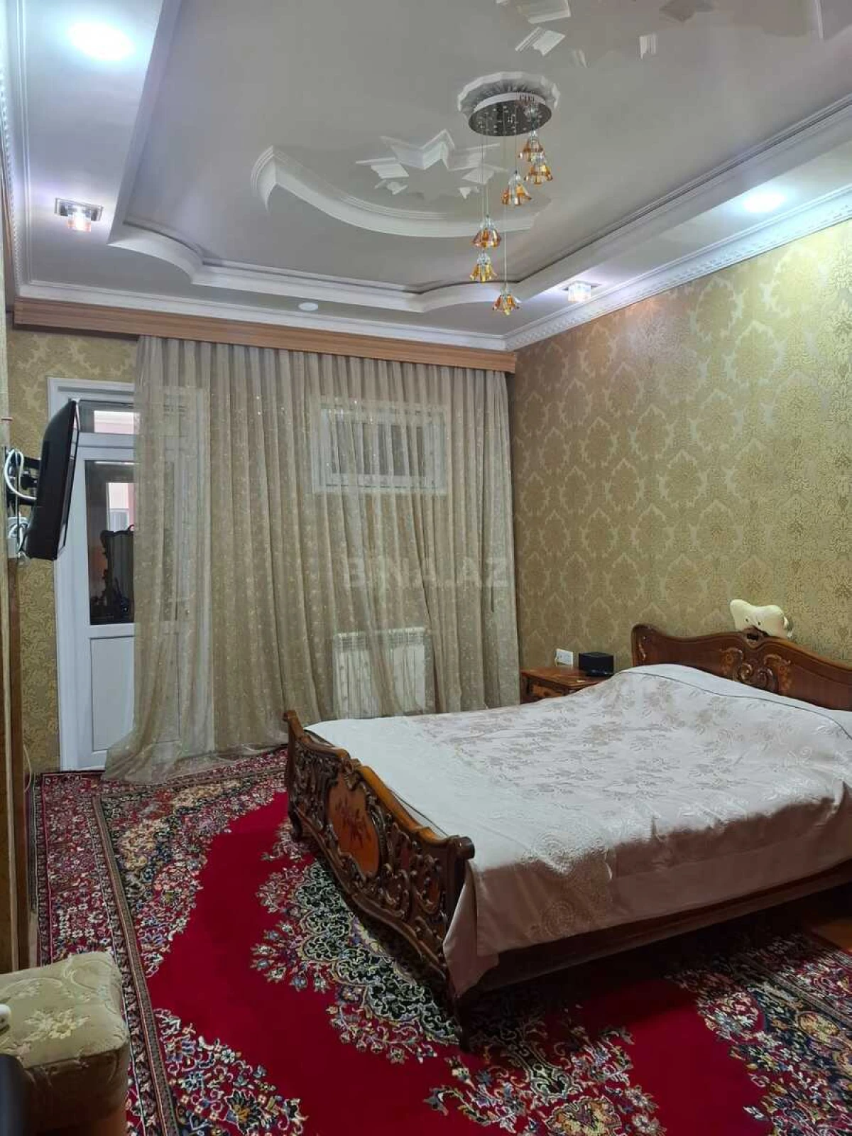 Satılır 3 otaqlı mənzil 137 m²