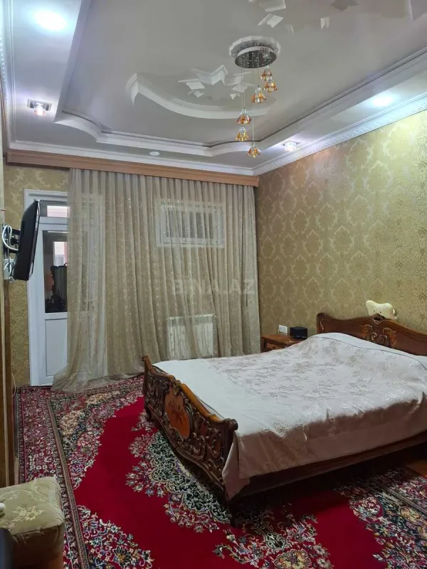 Satılır 3 otaqlı mənzil 137 m²