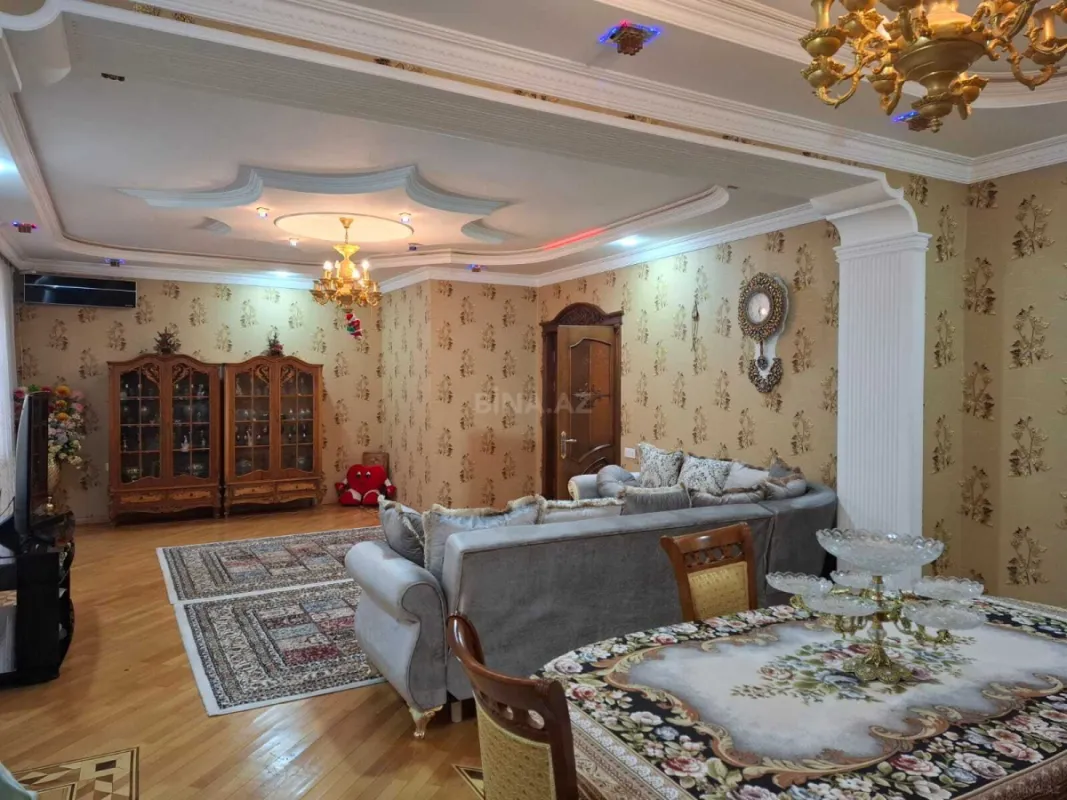 Satılır 3 otaqlı mənzil 137 m²