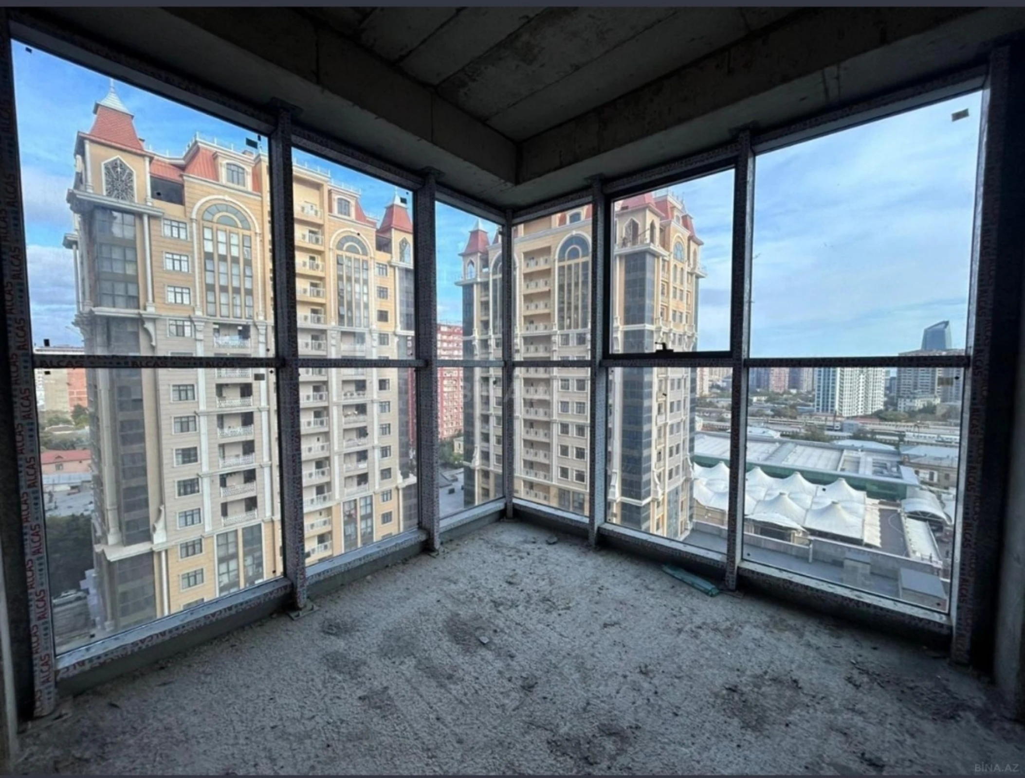 Satılır 3 otaqlı mənzil 121.5 m²
