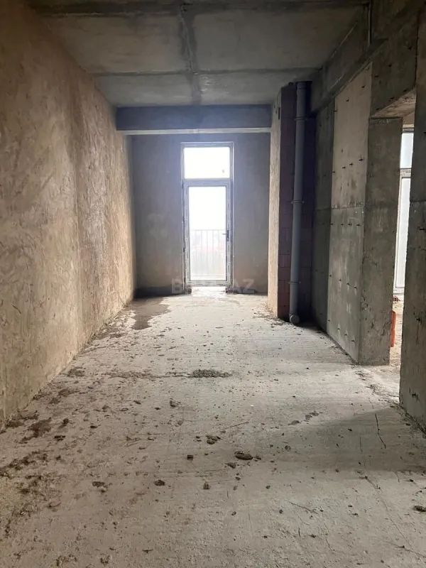 Satılır 3 otaqlı mənzil 121.5 m²