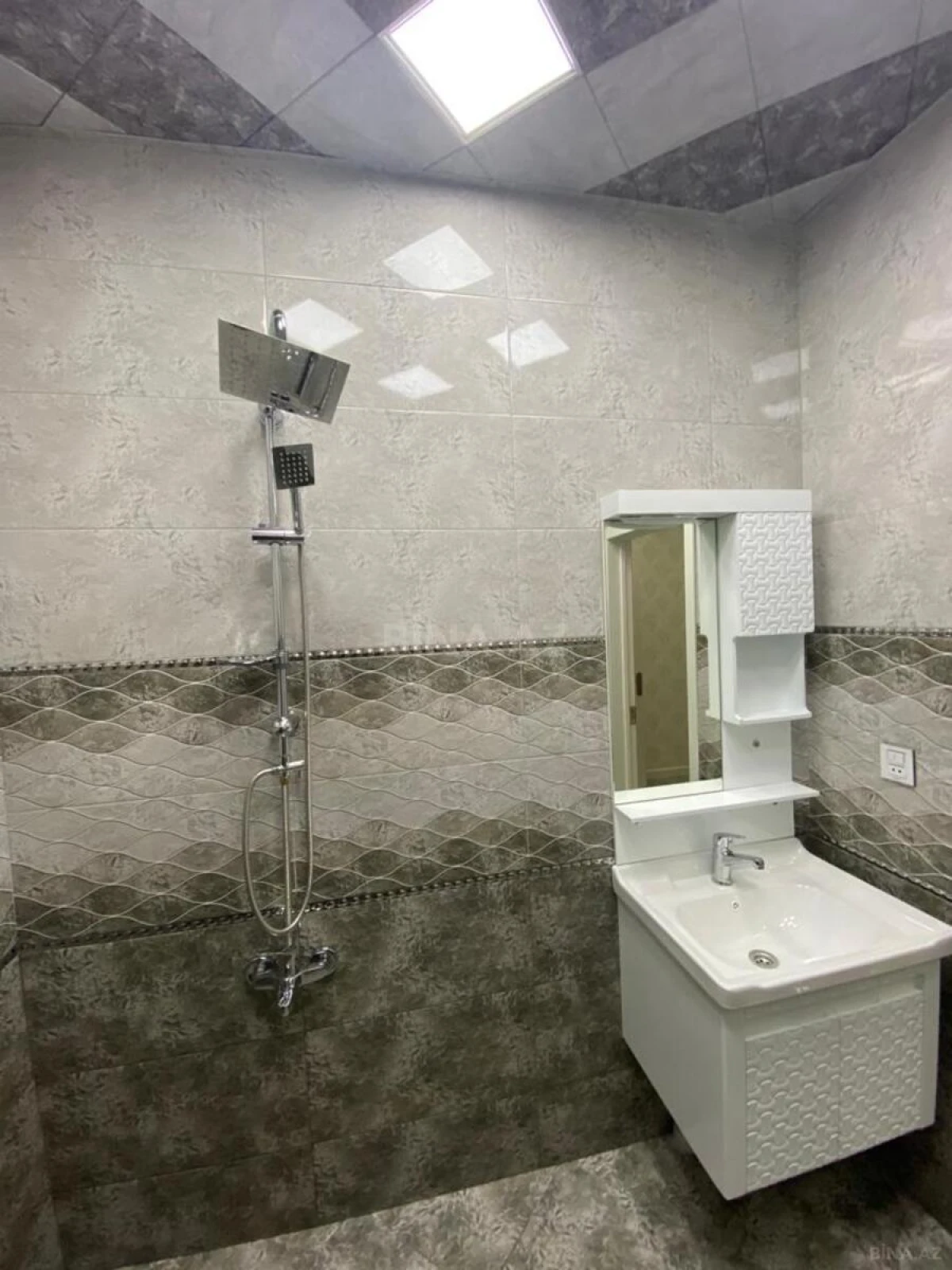 Satılır 2 otaqlı mənzil 68 m²