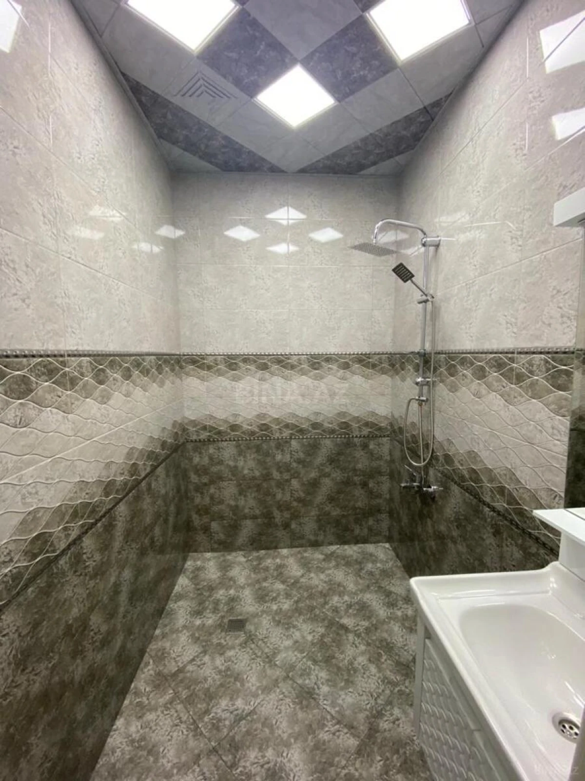 Satılır 2 otaqlı mənzil 68 m²