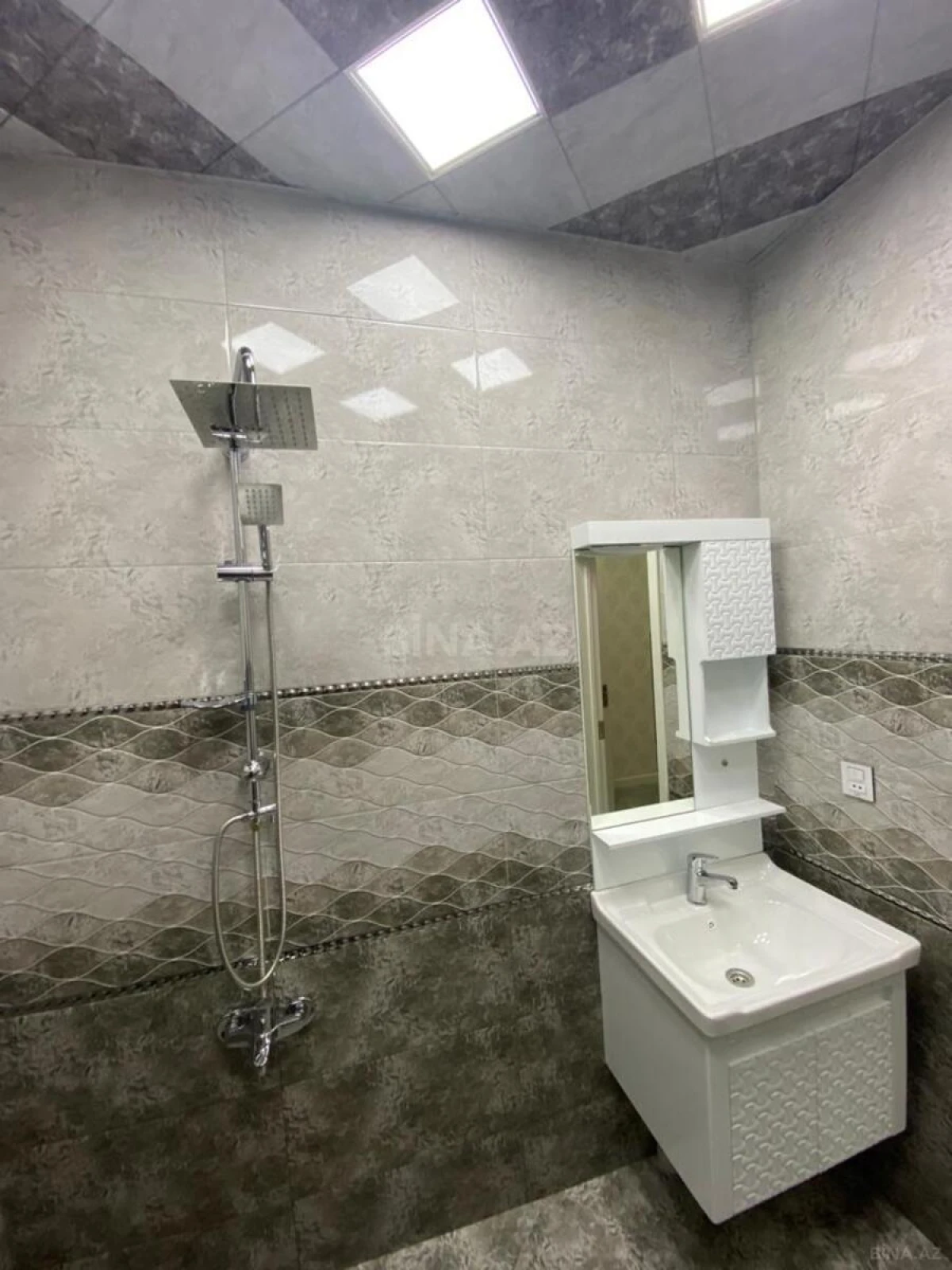 Satılır 2 otaqlı mənzil 68 m²