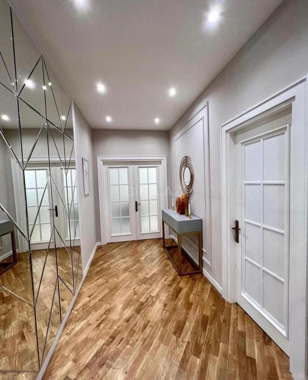 Satılır 2 otaqlı mənzil 109 m²