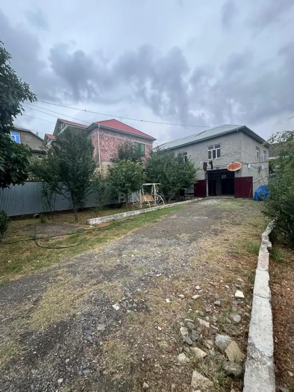 Satılır 7 otaqlı həyət evi 220 m²