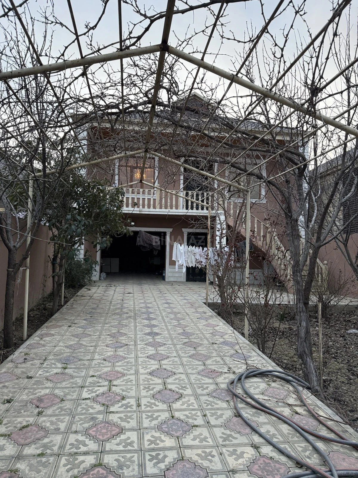 Satılır 8 otaqlı həyət evi 210 m²