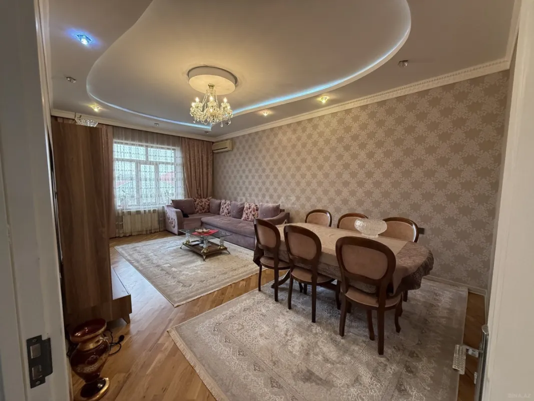 Satılır 8 otaqlı həyət evi 210 m²