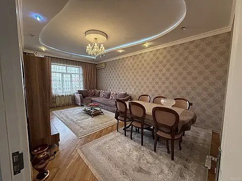 Satılır 8 otaqlı həyət evi 210 m²