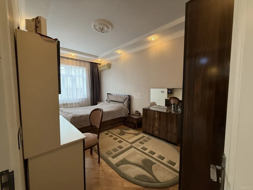 Satılır 8 otaqlı həyət evi 210 m²
