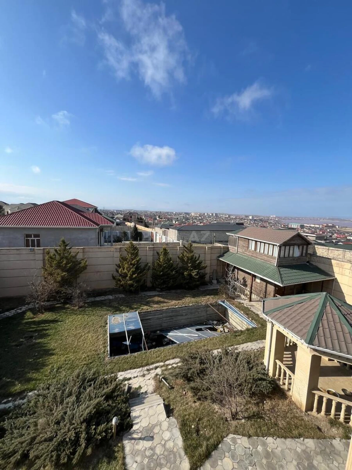 Satılır 8 otaqlı həyət evi 660 m²