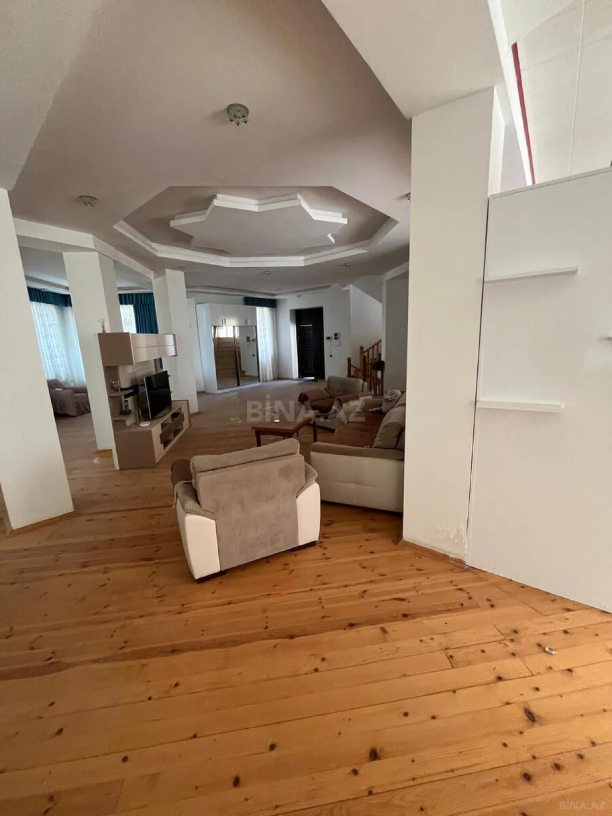 Satılır 8 otaqlı həyət evi 660 m²