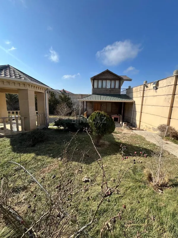 Satılır 8 otaqlı həyət evi 660 m²