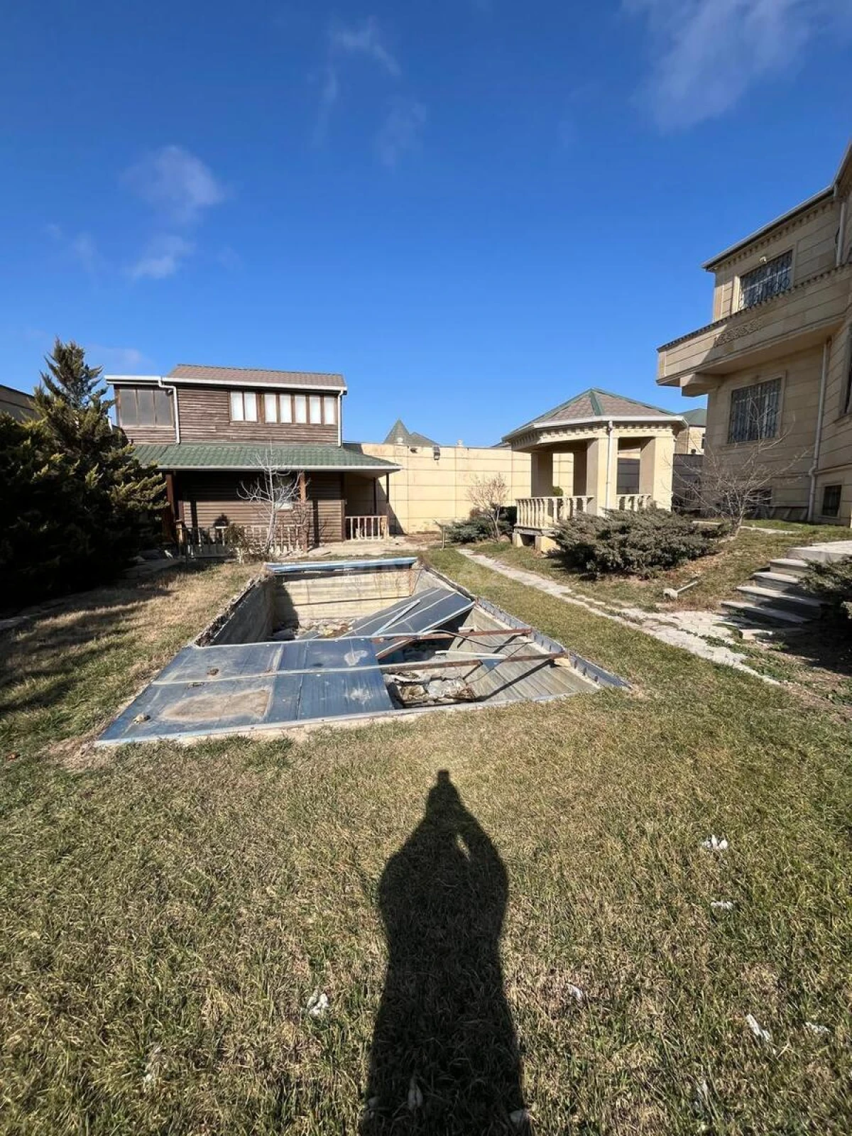 Satılır 8 otaqlı həyət evi 660 m²