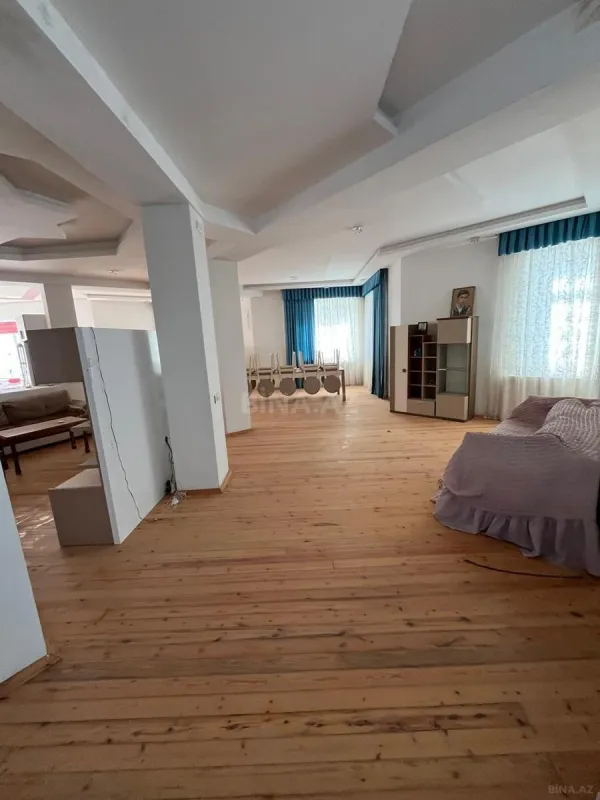 Satılır 8 otaqlı həyət evi 660 m²