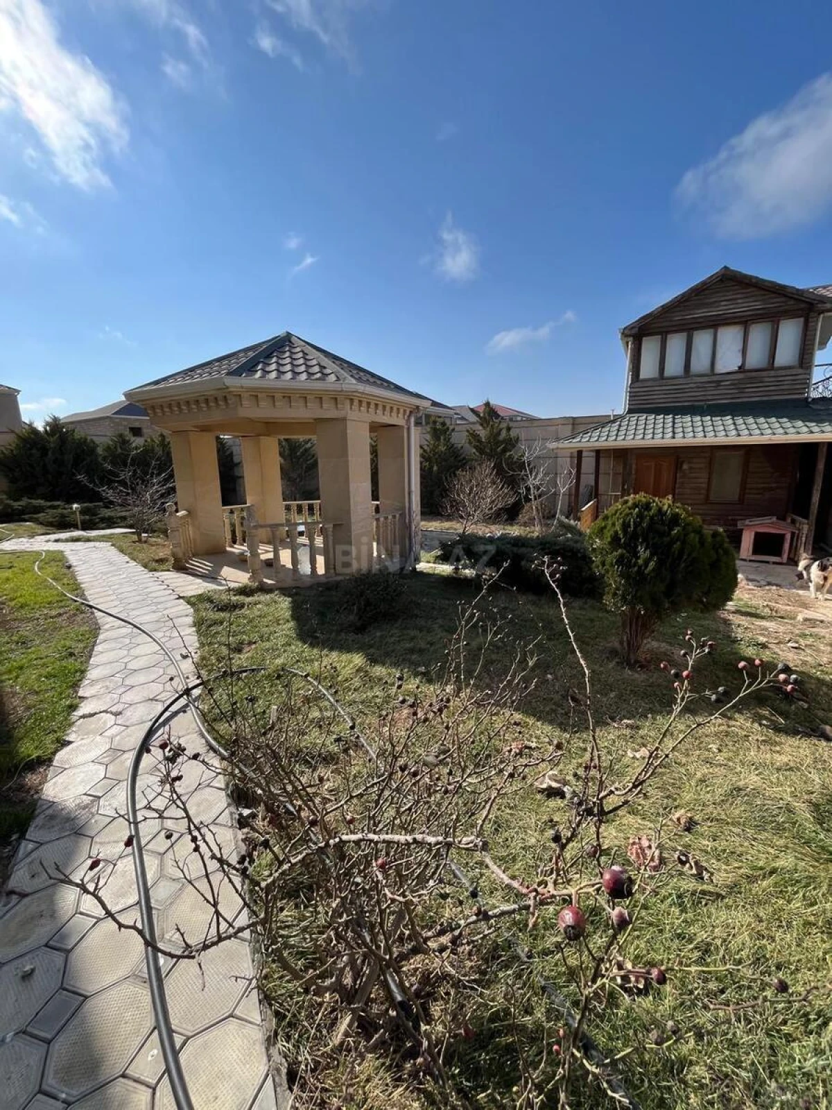 Satılır 8 otaqlı həyət evi 660 m²