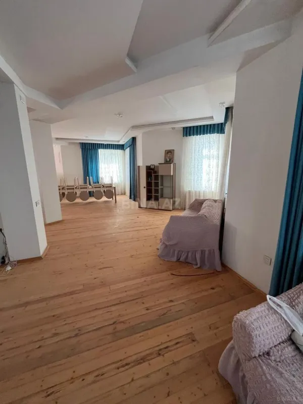 Satılır 8 otaqlı həyət evi 660 m²