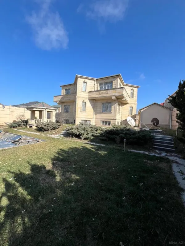 Satılır 8 otaqlı həyət evi 660 m²