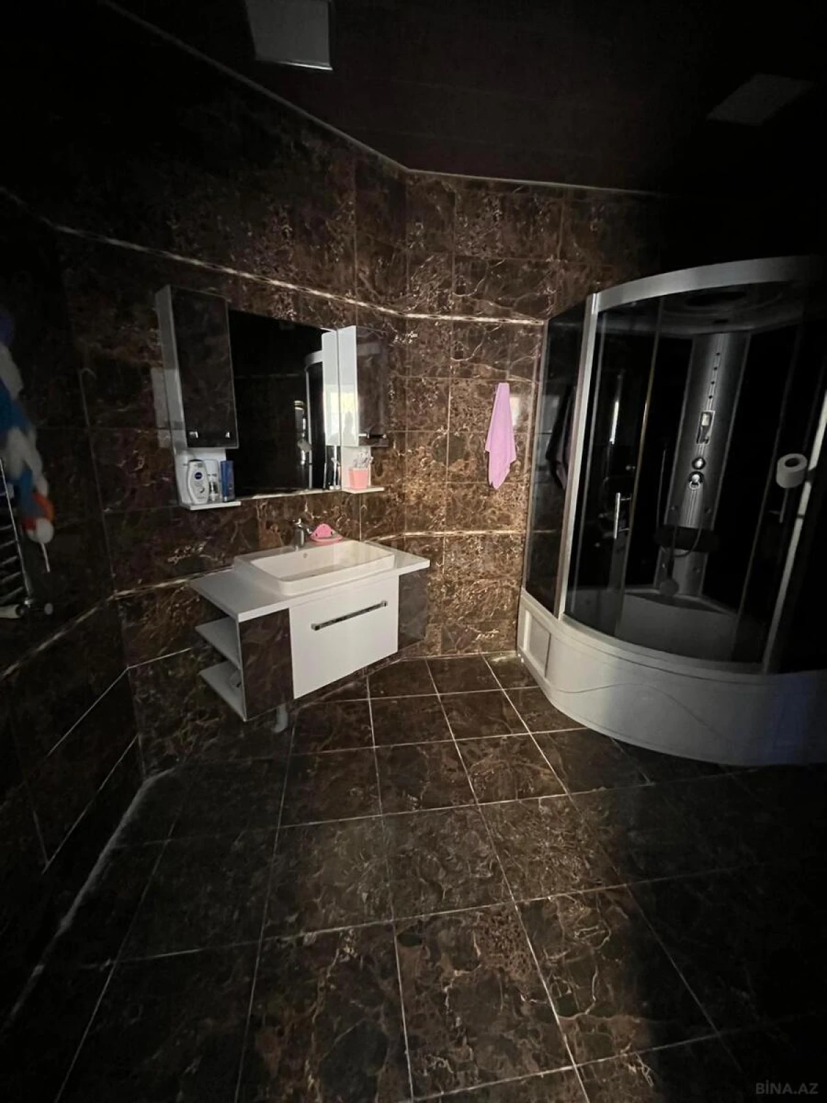 Satılır 8 otaqlı həyət evi 660 m²