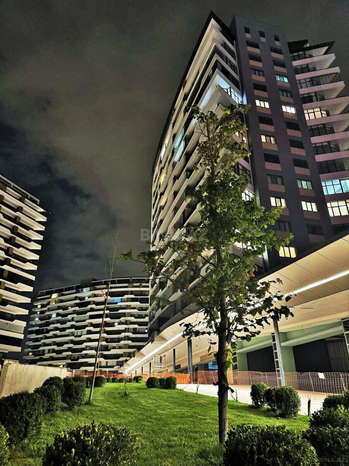 Satılır 2 otaqlı mənzil 73 m²