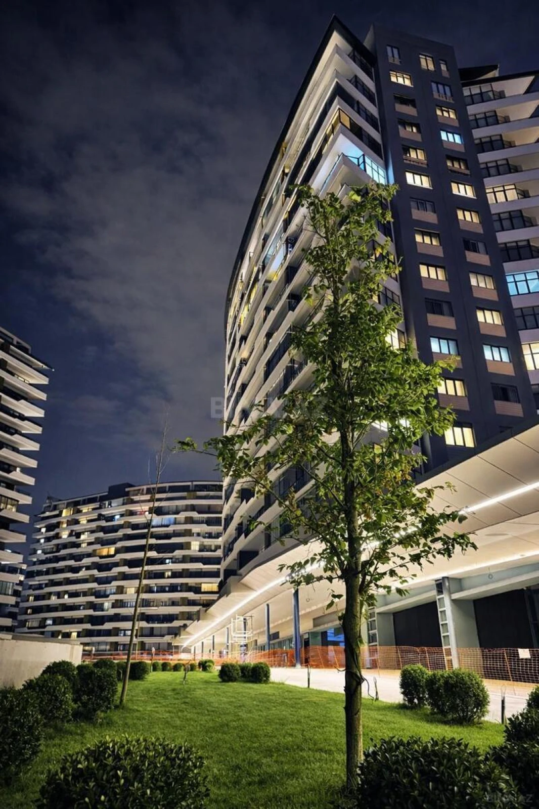 Satılır 2 otaqlı mənzil 73 m²