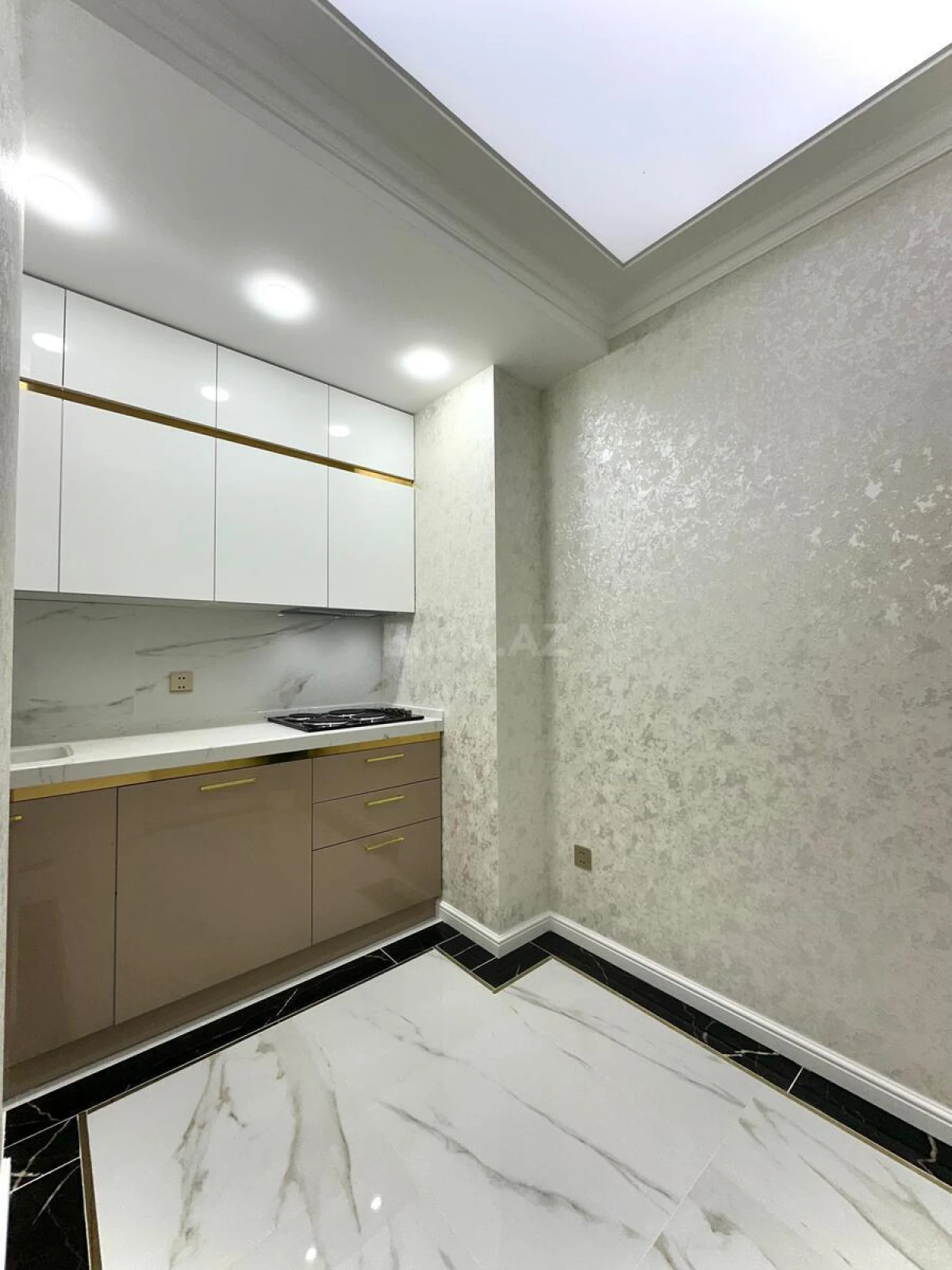 Satılır 2 otaqlı mənzil 71 m²