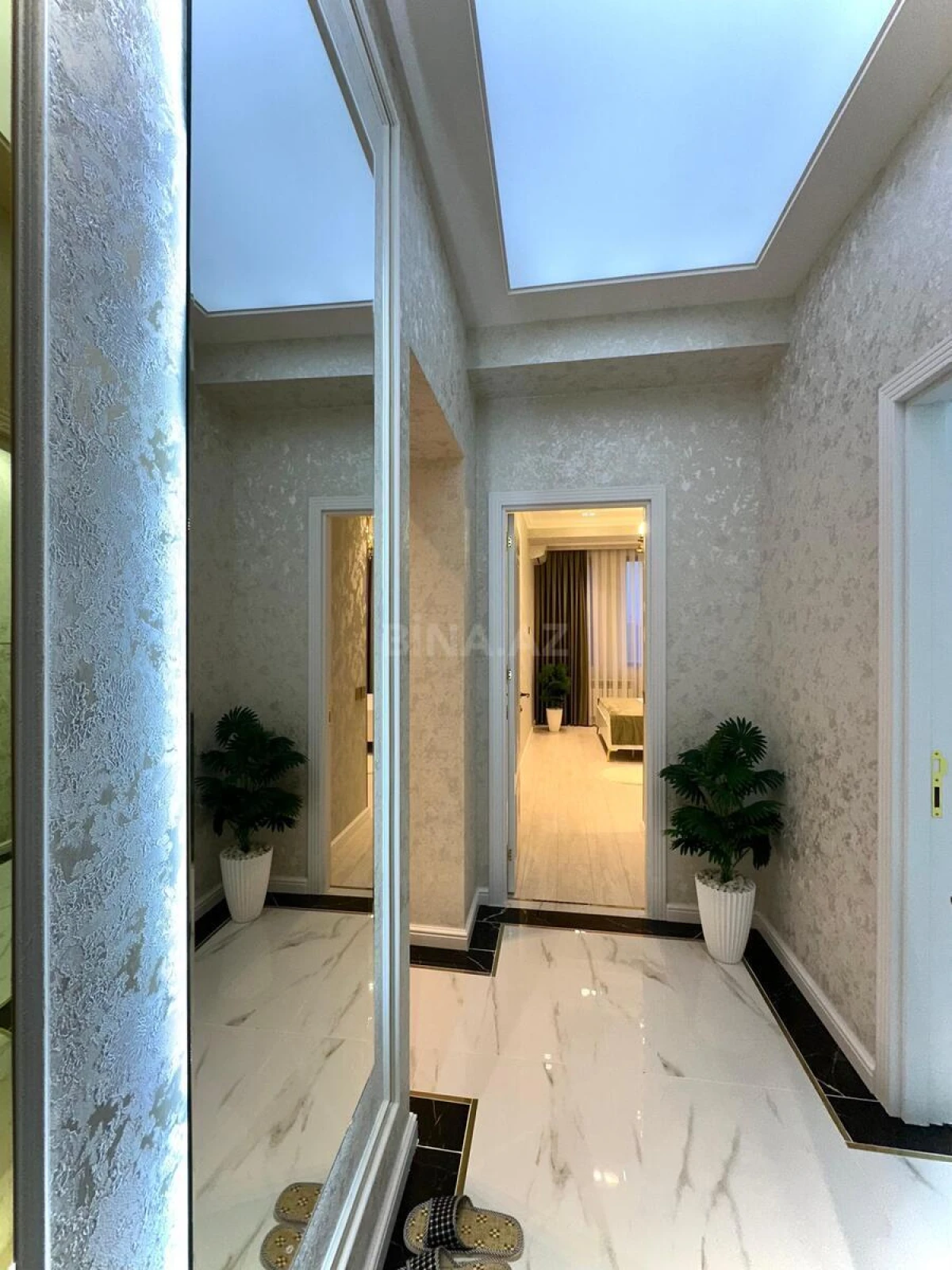 Satılır 2 otaqlı mənzil 71 m²